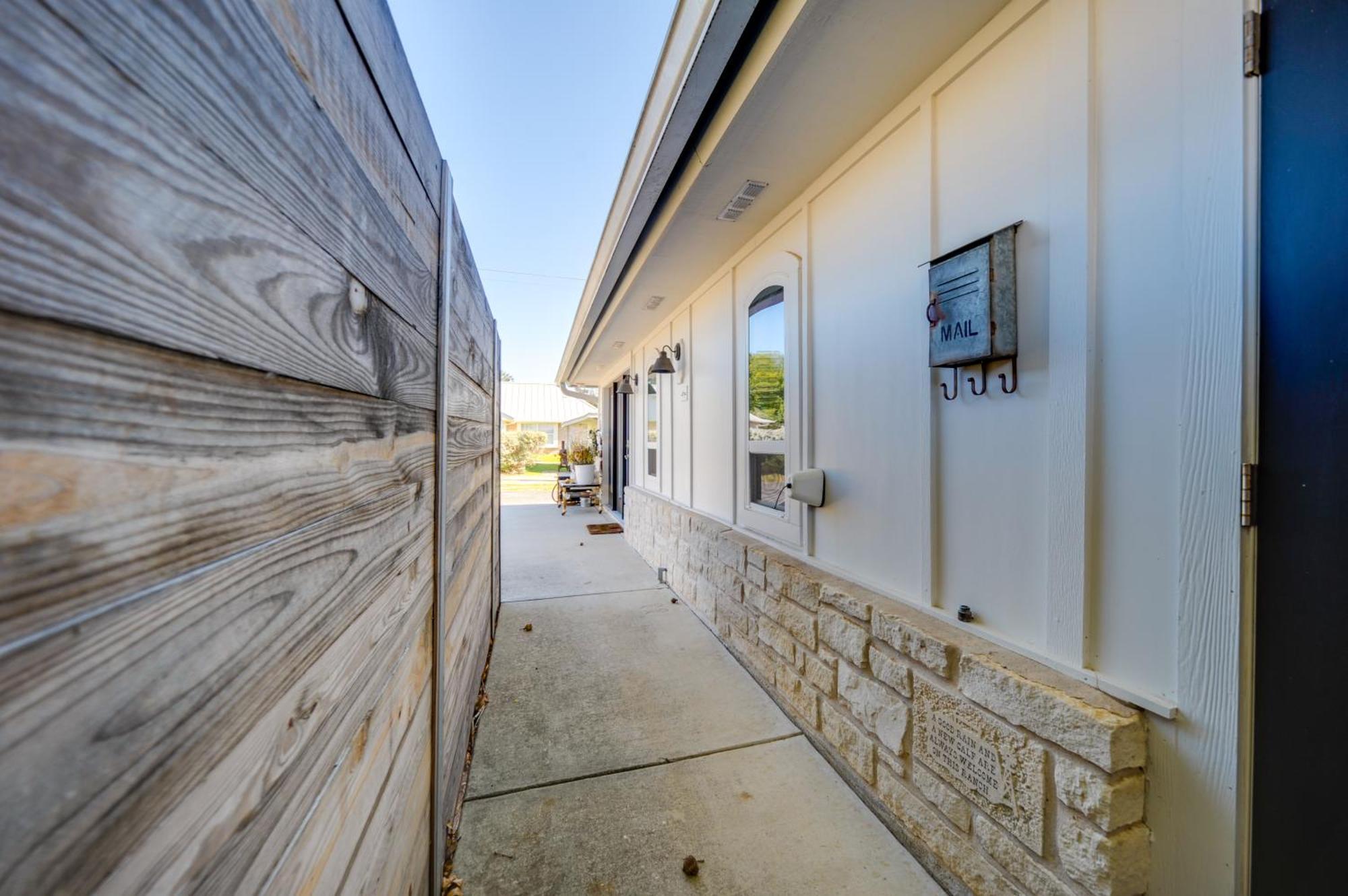 Fredericksburg Regan Cottage With Hot Tub! エクステリア 写真